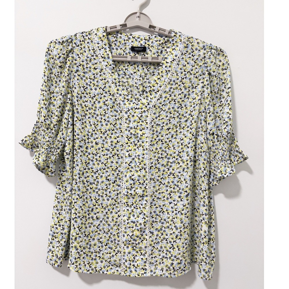 Jones & Co Blouse Women 1X Multi Floral V-Neck Lace Trim Smocked Puff Sleeve